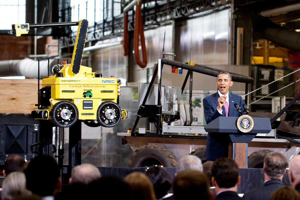 Obama addresses Carnegie Mellon at the NREC (credit: Patrick Gage Kelley/Assistant Editor-in-Chief)