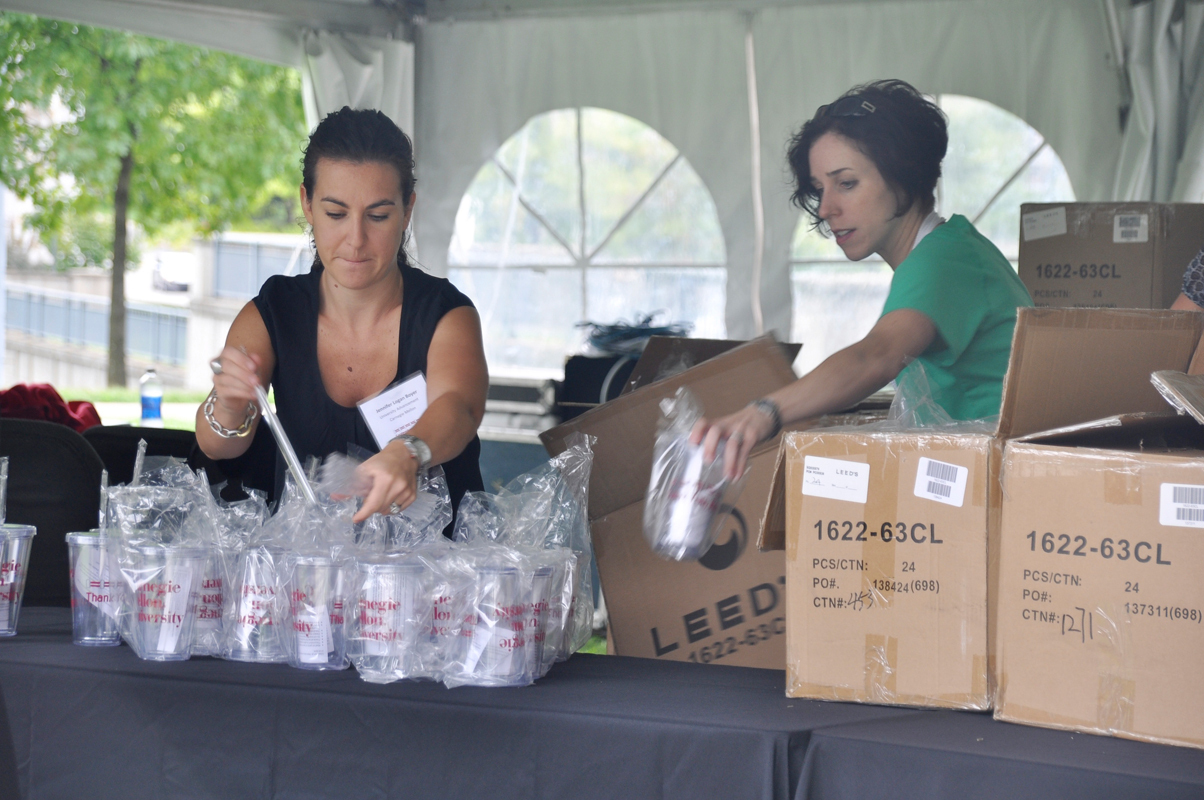 Members of Carnegie Mellon staff handed out free commemorative cups in honor of Dietrich’s donation. (credit: Alan Vangpat/Layout Staff)