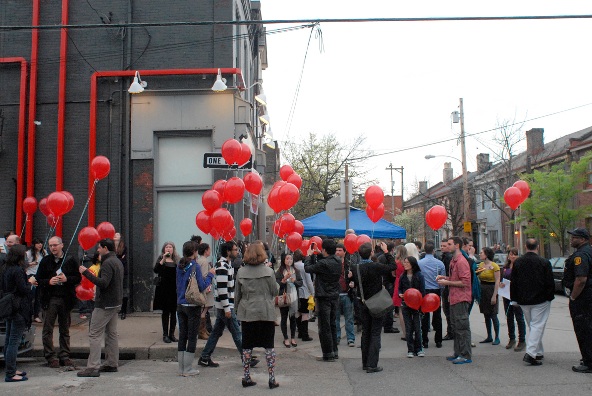 Museum visitors gather outdoors for a balloon-
releasing ceremony as part of “Wish exchange
dandelion” by artist and activist Ling He. (credit: Susie Ferrell/)