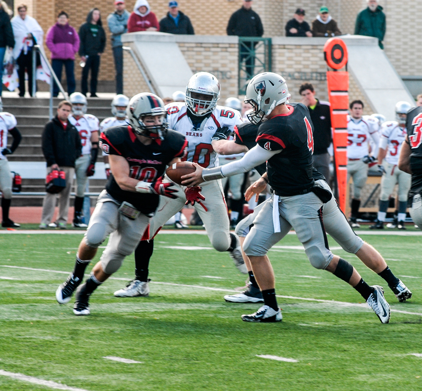 Sophomore running back Troy Witt (left) takes a handoff from senior quarterback Rob Kalkstein, who completed 14 passes on 22 attempts for 85 yards. (credit: Kelsey Scott/Operations Manager)